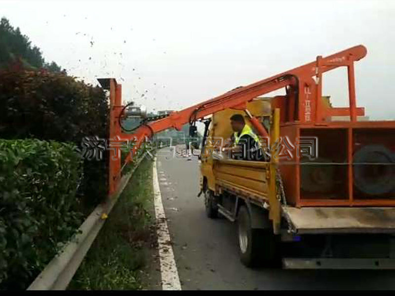 高速公路車載修剪機